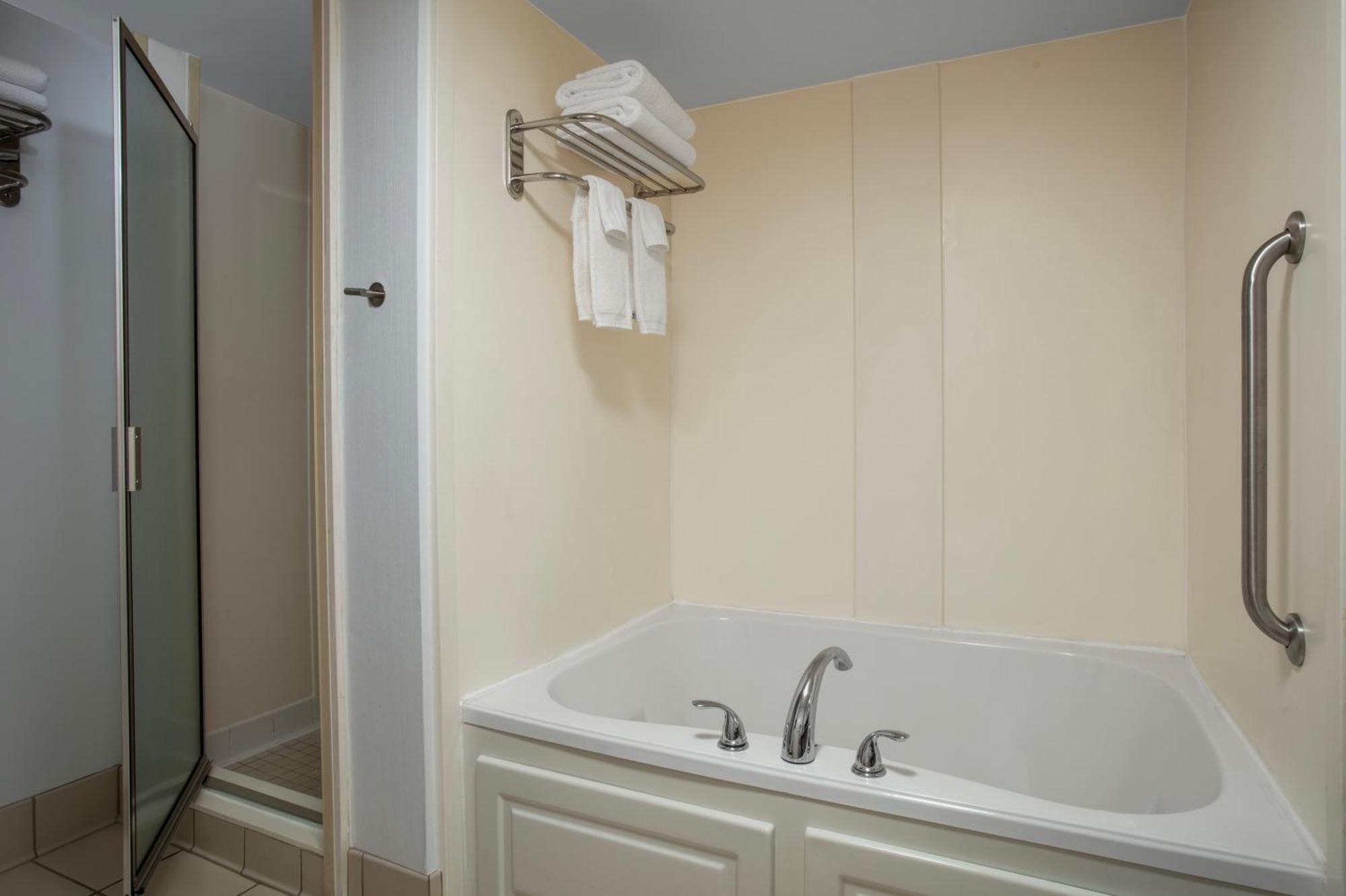 Hilton Garden Inn Fredericksburg Bagian luar foto